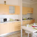 Flat For Six Guests By The Sea Apartment *