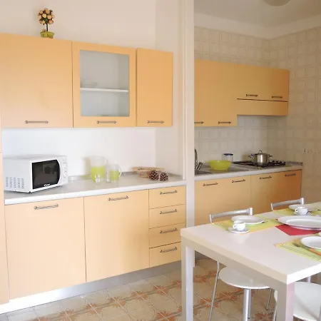 Flat For Six Guests By The Sea - Beahost 비비오네