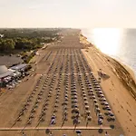 Flat For Six Guests By The Sea Appartamento *