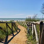 Flat For Six Guests By The Sea
