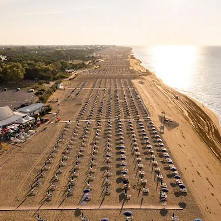 Flat For Six Guests By The Sea Lägenhet