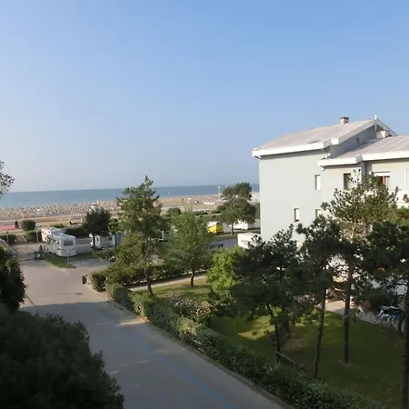 Flat For Six Guests By The Sea