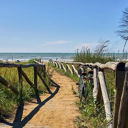 Flat For Six Guests By The Sea
