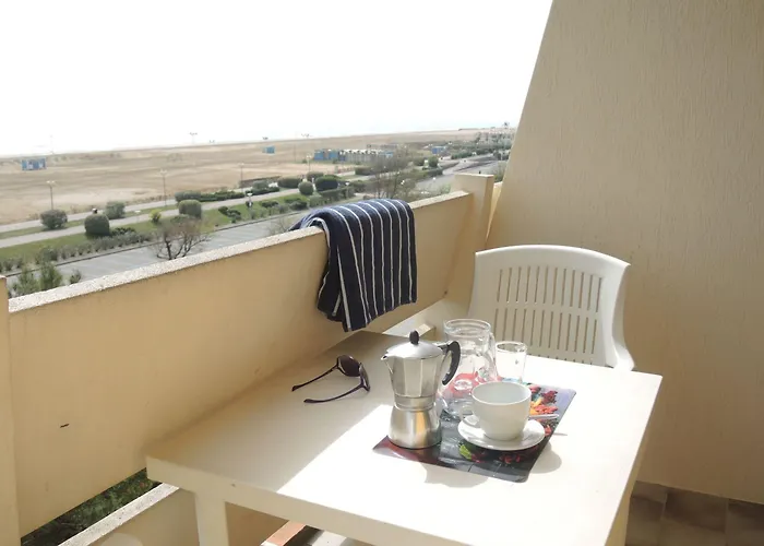 Flat For Six Guests By The Sea *