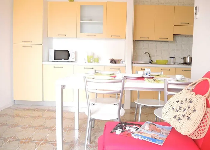 Flat For Six Guests By The Sea Appartamento *