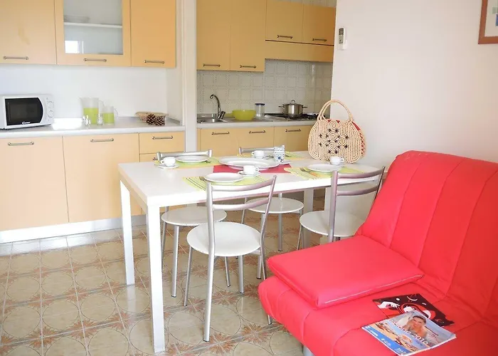 Flat For Six Guests By The Sea Appartamento *